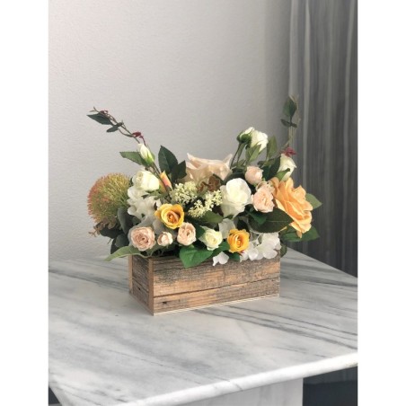 Kunstblumen Arrangement in einem Altholz Gefäss 7