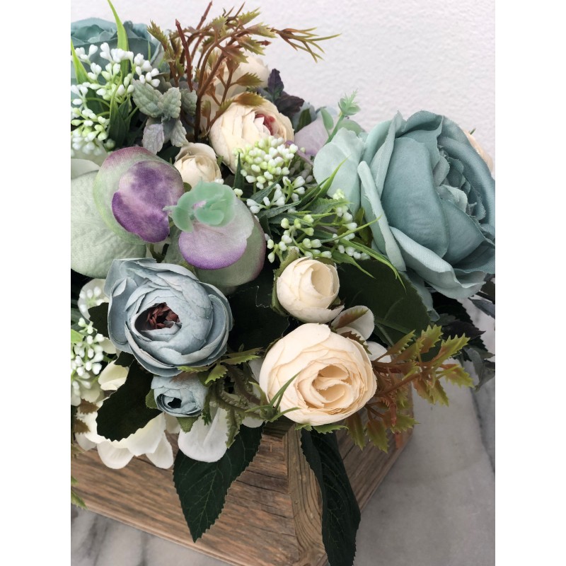 Seidenblumen Arrangement in einem Altholz Gefäss (petrolblau) 4