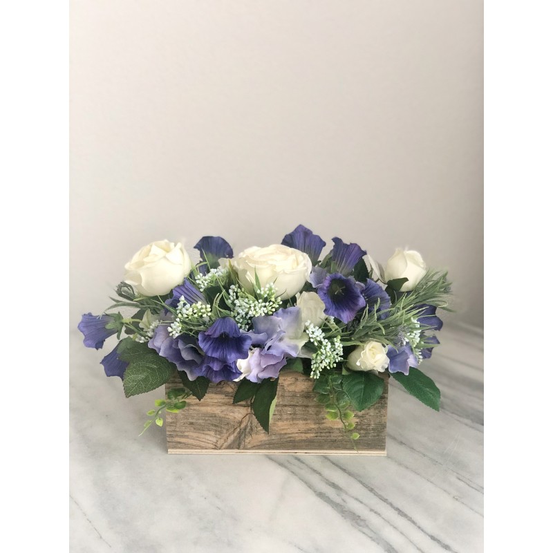 Altholz Kollektion - Arrangement in einem Holzgefäss