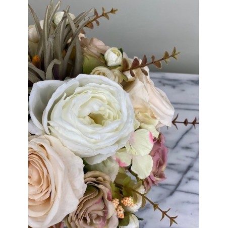 Künstliche Blumen Arrangement in einer Vase 3