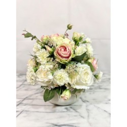 Kunstblumen Arrangement in einer Vase