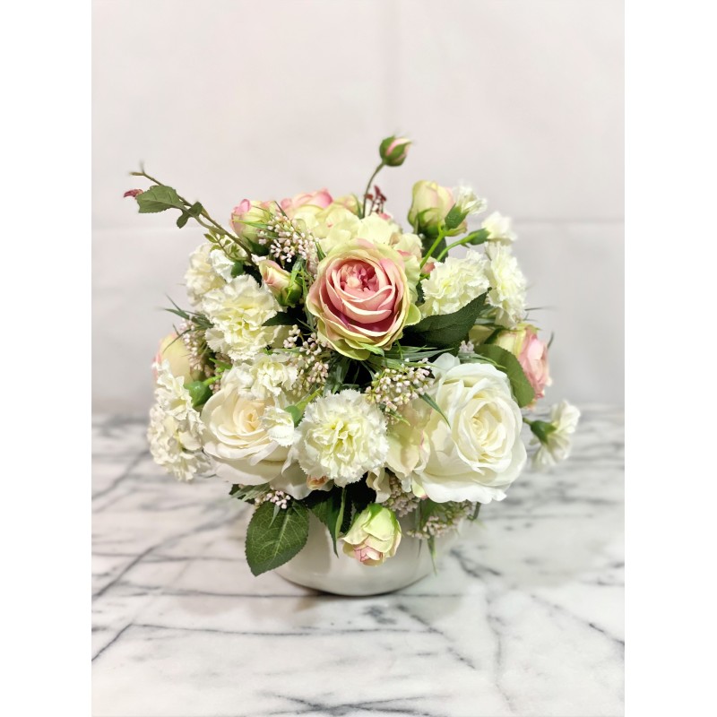 Kunstblumen Arrangement in einer Vase