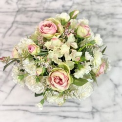 Kunstblumen Arrangement in einer Vase 2