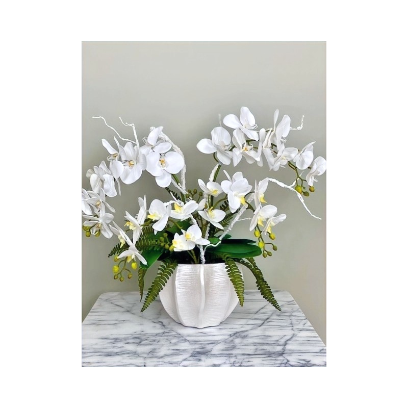 Grosses Arrangement mit Orchidee in einer Vase