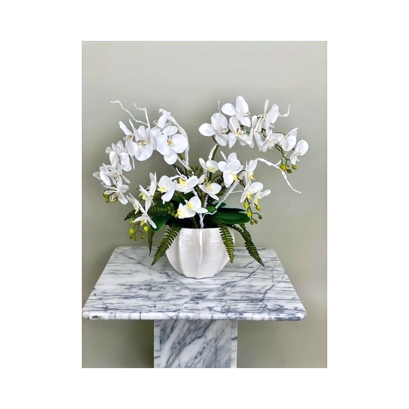 Grosses Arrangement mit Orchidee in einer Vase 2
