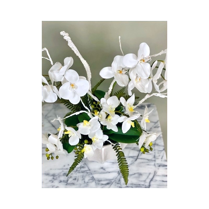 Grosses Arrangement mit Orchidee in einer Vase 3