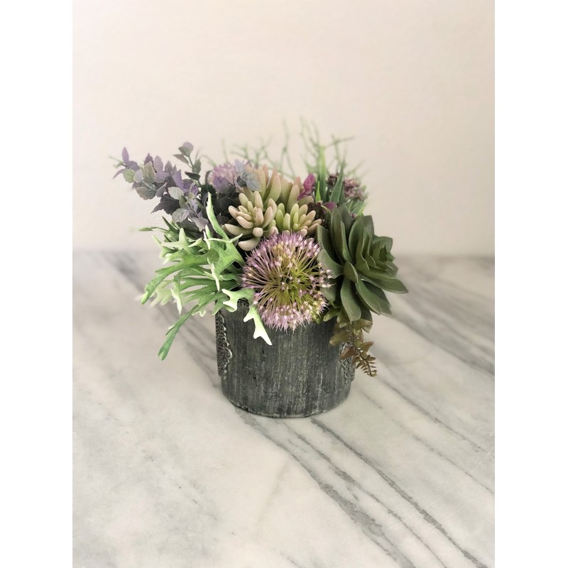 Kleines Arrangement mit Sukkulenten in einer Vase 3