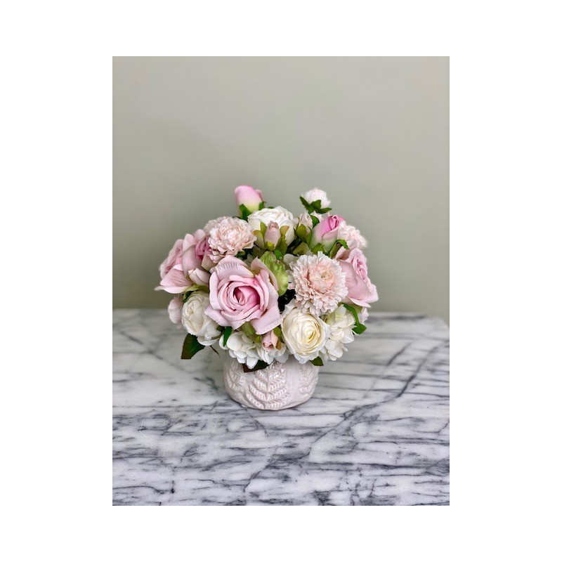 Künstliches Arrangement in einer Vase