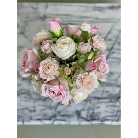 Künstliches Arrangement in einer Vase 3