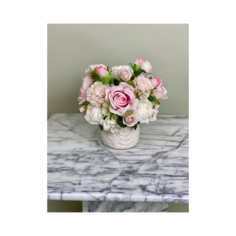 Künstliches Arrangement in einer Vase 6