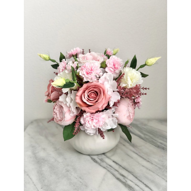 Kunstblumen Arrangement in einer Vase