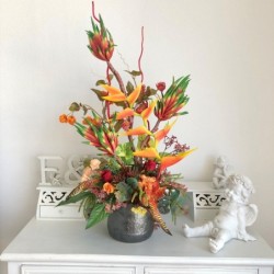 Kunstblumen Arrangement in einer Vase