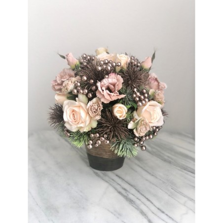 Weihnachtsarrangement in einer Vase