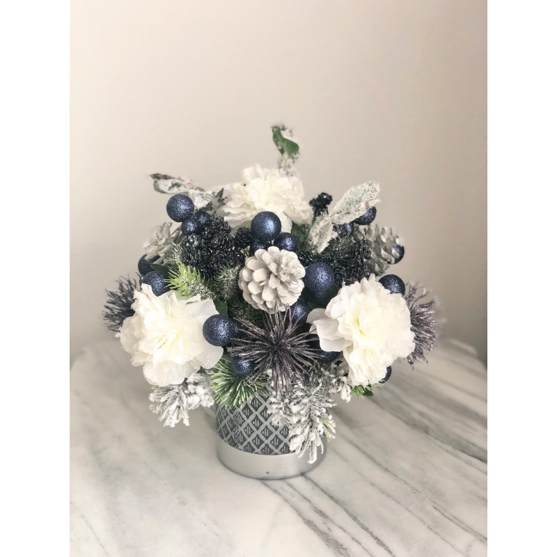 Künstliches Arrangement in einer Vase