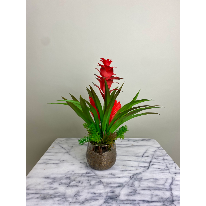 Exotische Kunstbromelie im edlen Dekotopf