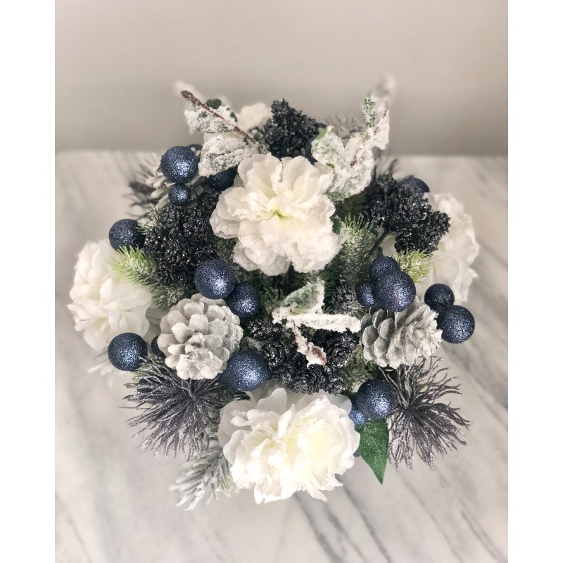 Künstliches Arrangement in einer Vase 3