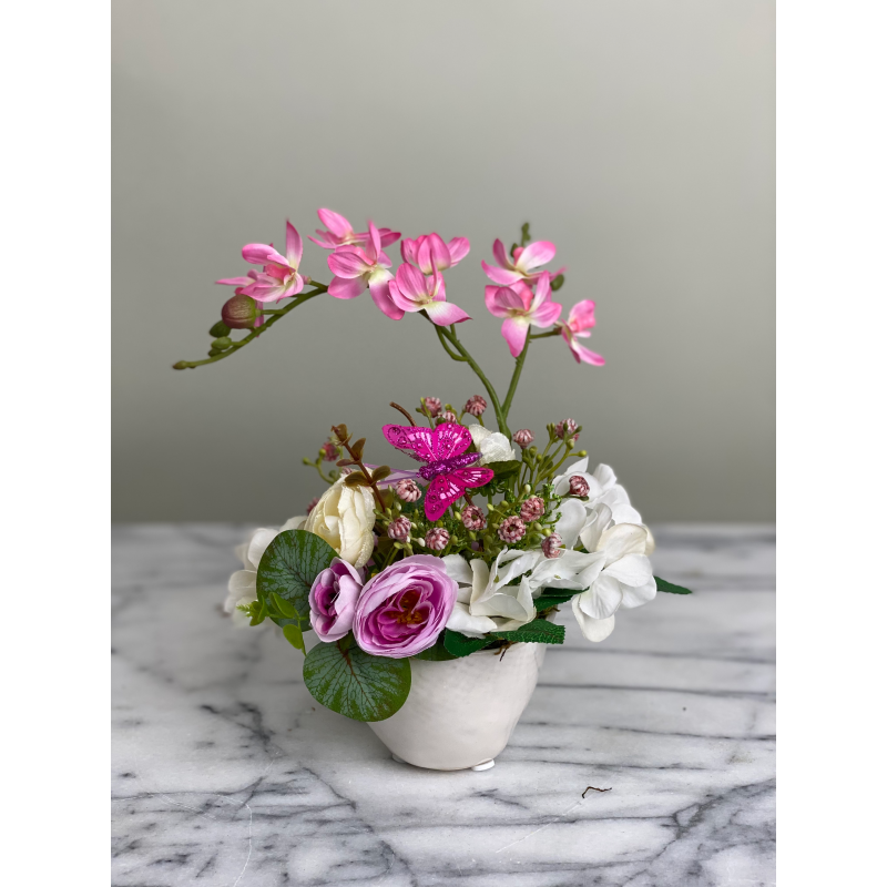 Festes Kunstblumen Arrangement mit Schmetterling