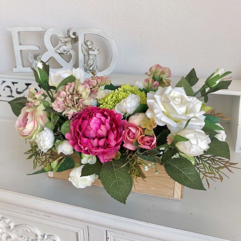 Kunstblumen Arrangement in einem Holzgefäss 5