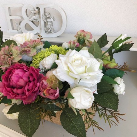 Kunstblumen Arrangement in einem Holzgefäss 6