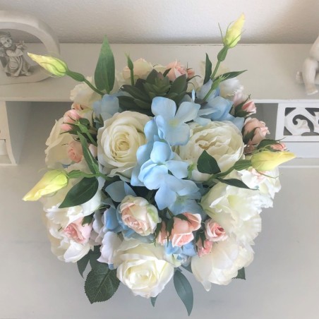 Künstliches Blumenarrangement in einer Vase 7