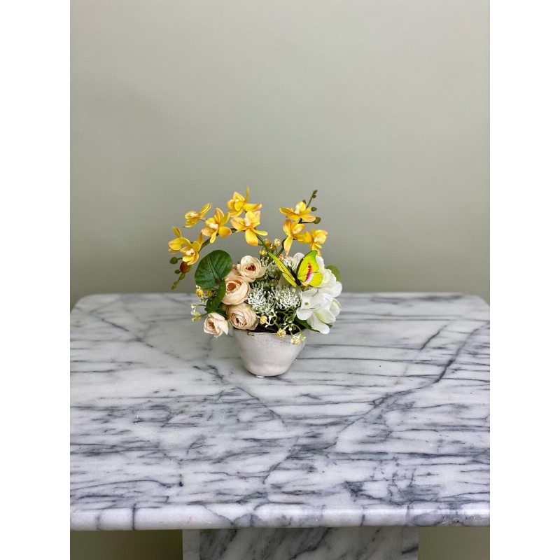 Blütenfreude – Festes Kunstblumen-Arrangement mit Schmetterling 2