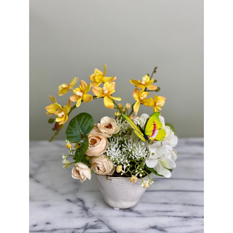 Blütenfreude – Festes Kunstblumen-Arrangement mit Schmetterling 3