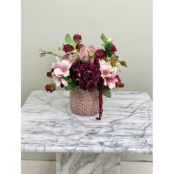 Künstliches Blumenarrangement in einer Vase 2