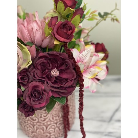 Künstliches Blumenarrangement in einer Vase 3