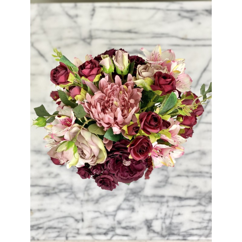 Künstliches Blumenarrangement in einer Vase 4