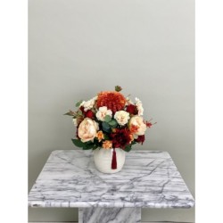 Künstliches Blumenarrangement in einer Vase 2