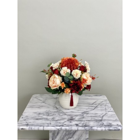 Künstliches Blumenarrangement in einer Vase 2