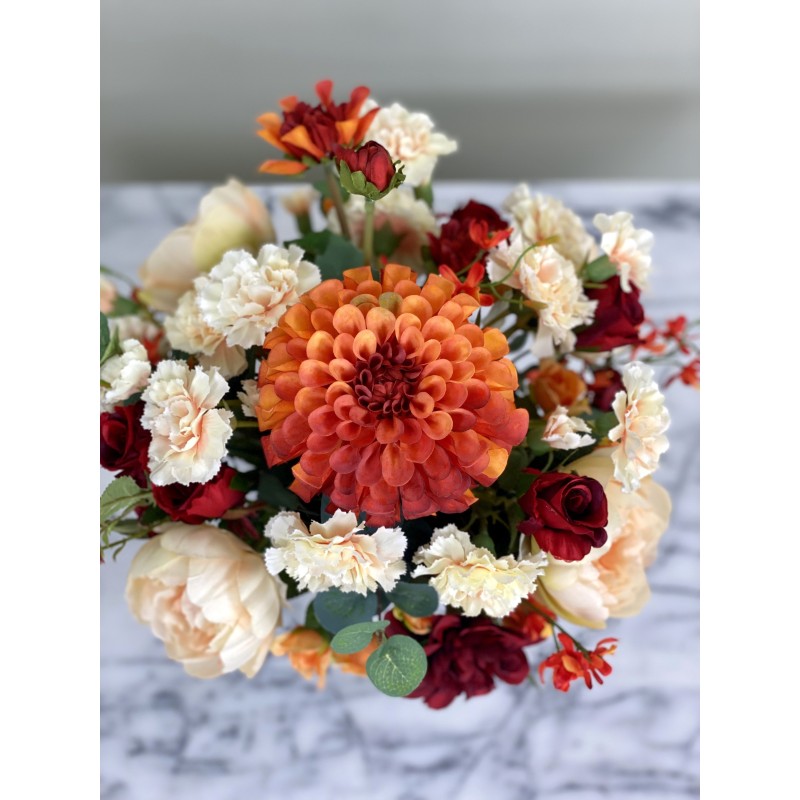 Künstliches Blumenarrangement in einer Vase 3