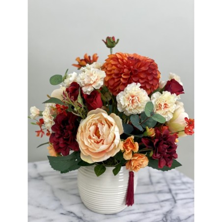 Künstliches Blumenarrangement in einer Vase 4