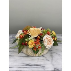 Künstliches Blumen Arrangement in einer Vase