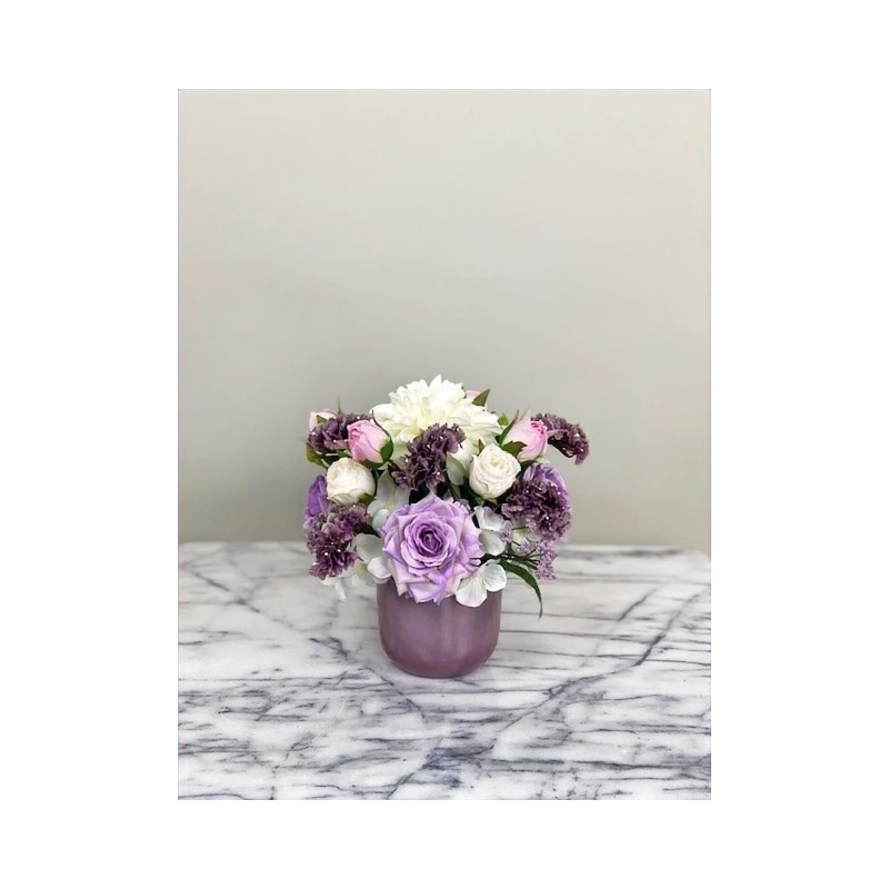 Kleines Arrangement in einer Vase