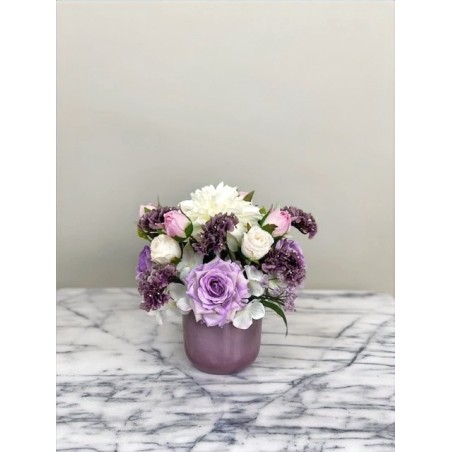 Kleines Arrangement in einer Vase