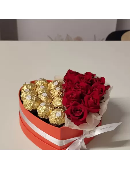 Herzbox mit Rosen Ferrero Rocher