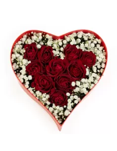 Herzbox mit frischen roten Rosen & Schleierkraut 2