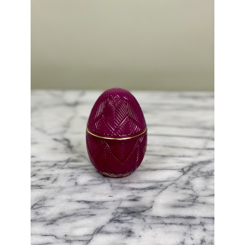 Dekoratives Glas-Ei in Bordeaux mit geometrischem Reliefmuster