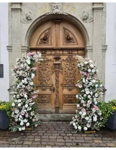 Romantischer Traubogen Rosa-Weiss aus künstlichen Blumen 2