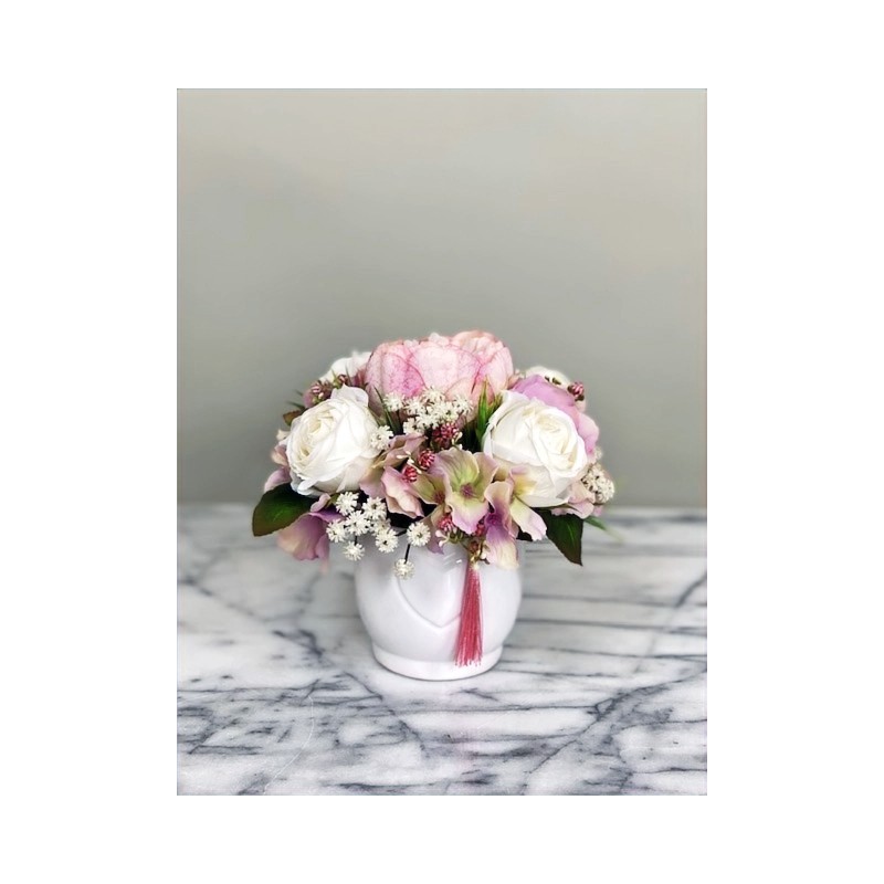 Kleines Arrangement in einer Vase