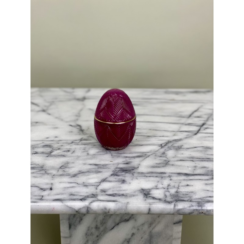 Dekoratives Glas-Ei in Bordeaux mit geometrischem Reliefmuster 2