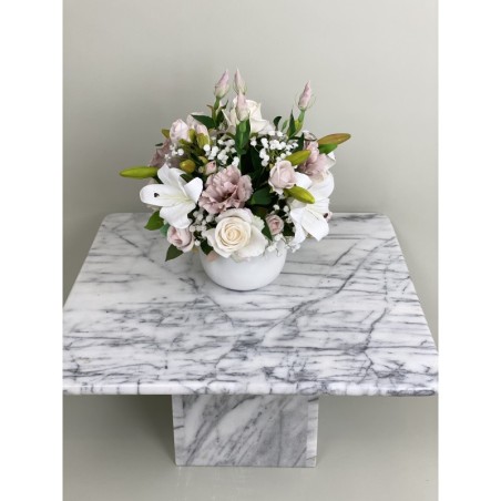 Kunstblumen Arrangement in einer Vase befestigt 6