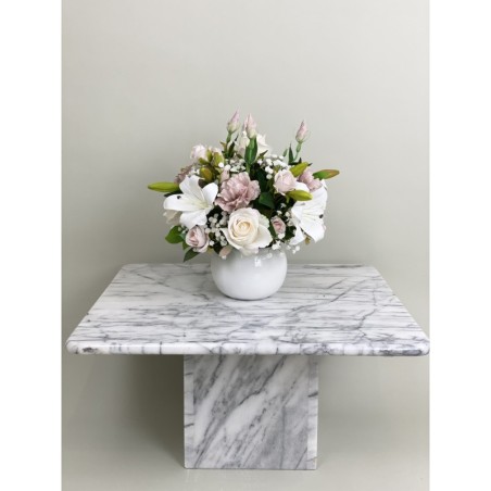 Kunstblumen Arrangement in einer Vase befestigt 4