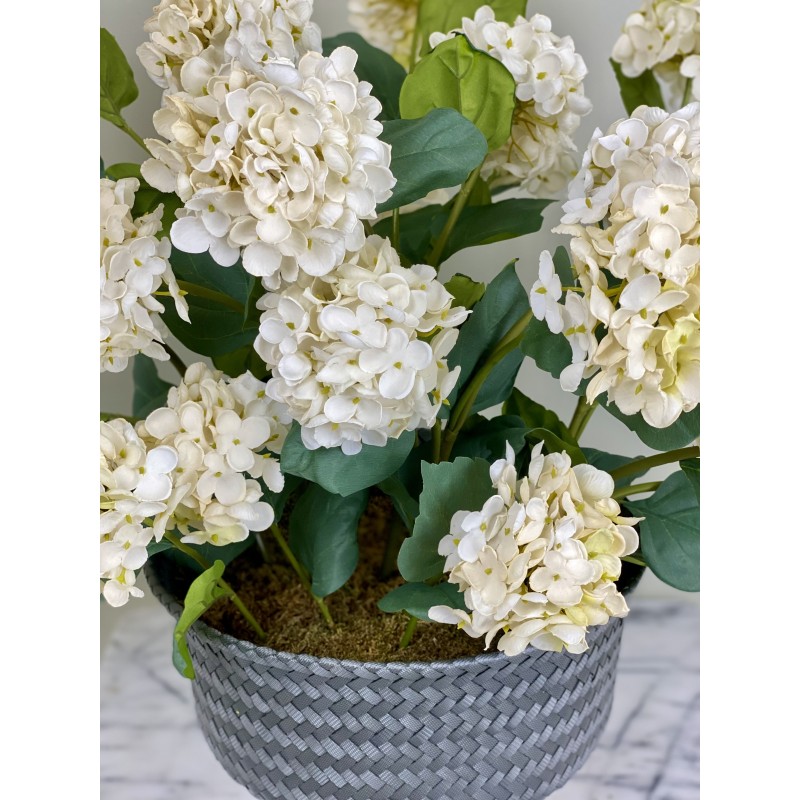 Ein hochwertiges künstliches Hortensien-Arrangement in einem Rattantopf 4