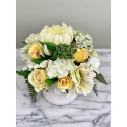 Kunstblumen Arrangement in einer Vase befestigt 2