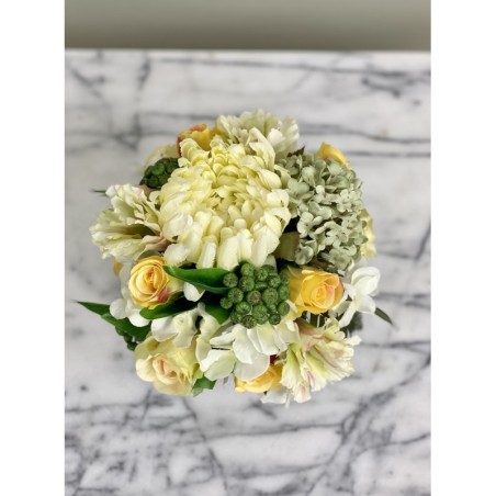 Kunstblumen Arrangement in einer Vase befestigt 4