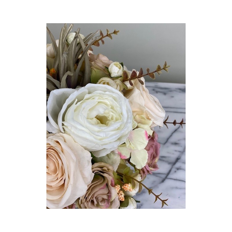 Künstliche Blumen Arrangement in einer Vase 3