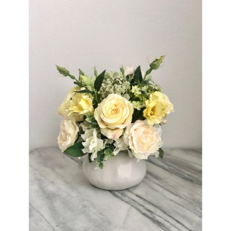 Kunstblumen Arrangement in einer Vase