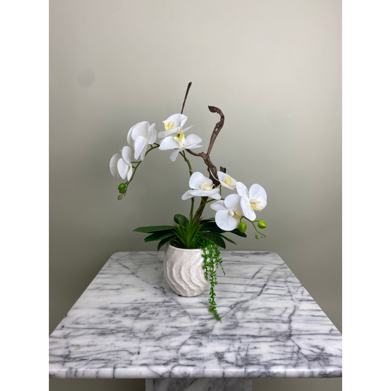 Künstliche Orchidee im Topf